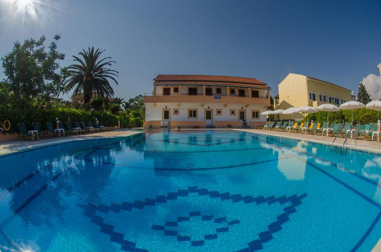 Aparthotel Takis